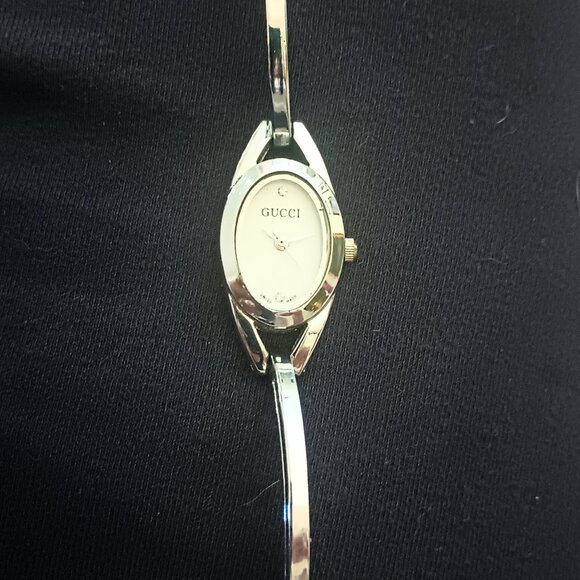 Gucci watch with two diamond chips